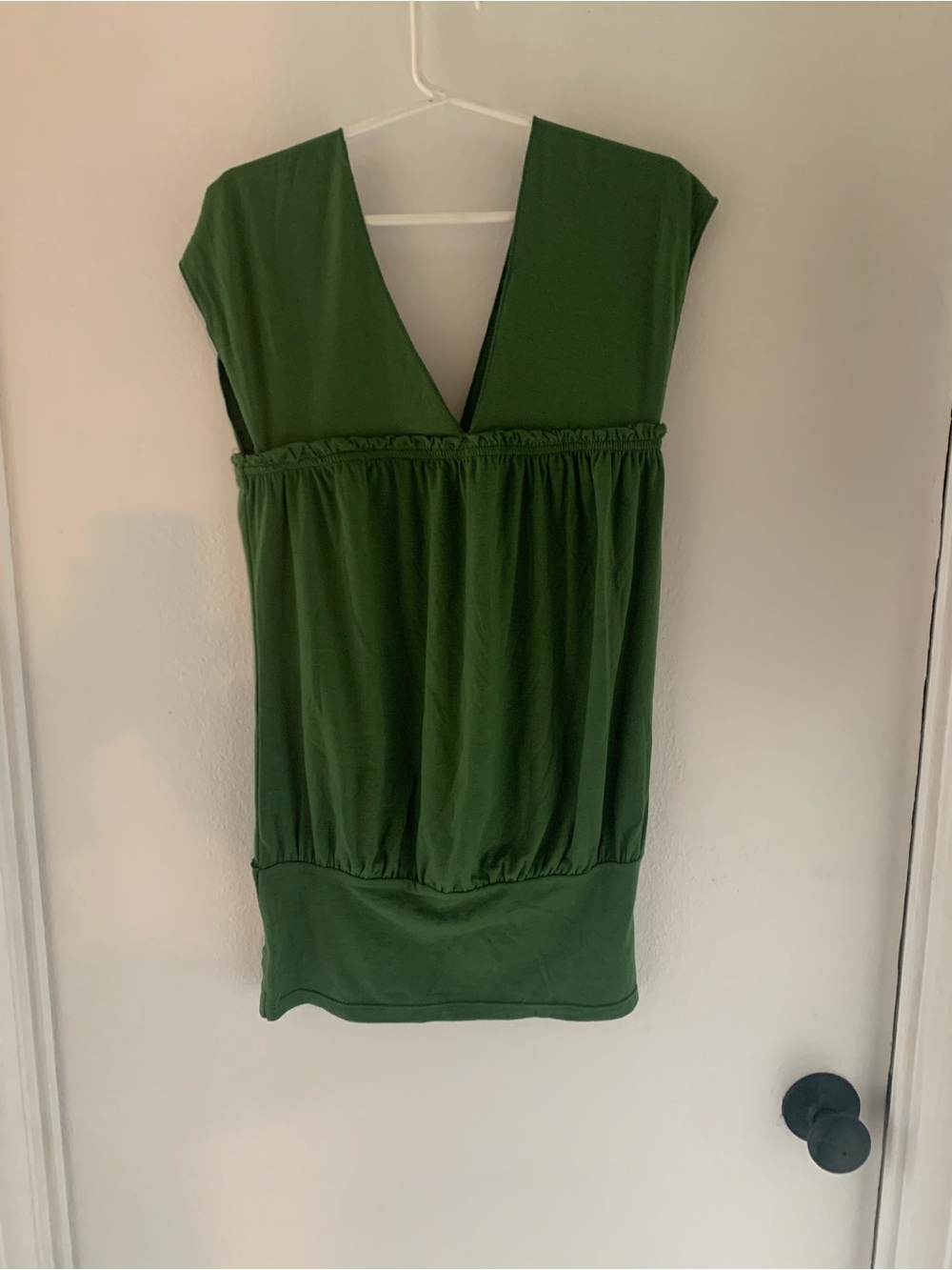 SJS Olive Green Sleeveless V-Neck Top, size Mid